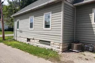 438 Tonti St, Lasalle, IL 61301 - Photo 5