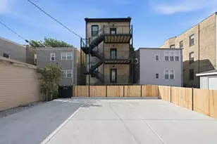 2442 W Wilson Ave, Chicago, IL 60625 - Photo 11