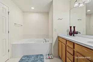 815 Lewisburg Ln, Aurora, IL 60504 - Photo 19