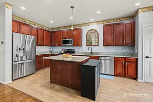 815 Lewisburg Ln, Aurora, IL 60504 - Photo 11