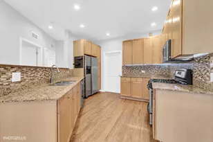 912 W Chicago Ave, Chicago, IL 60642 - Photo 17