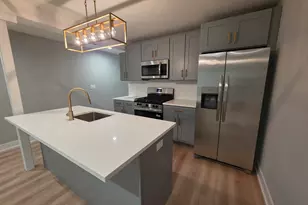 2442 W Wilson Ave, Chicago, IL 60625 - Photo 5