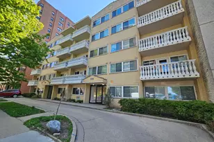 5906 N Sheridan Rd, Chicago, IL 60660 - Photo 1