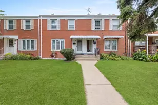 5242 W 63rd Pl, Chicago, IL 60638 - Photo 1