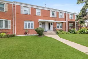5242 W 63rd Pl, Chicago, IL 60638 - Photo 3