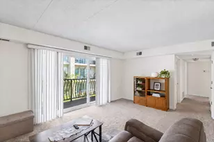 6248 S Gullikson Rd, Chicago, IL 60638 - Photo 3