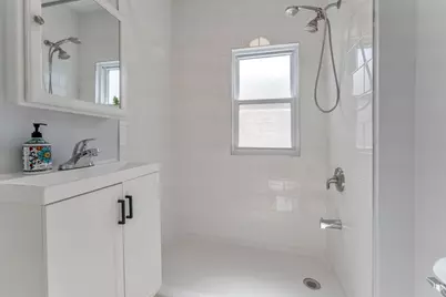 [Address not provided], Chicago, IL 60630 - Photo 9