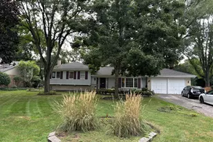 1116 Woodview Rd, Burr Ridge, IL 60527 - Photo 1