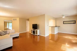 1253 Beechwood Ct, Schaumburg, IL 60193 - Photo 5