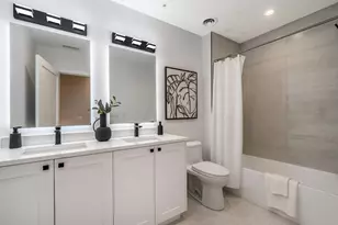 1345 W Grand Ave, Chicago, IL 60642 - Photo 17