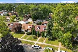 8818 S Sacramento Ave, Evergreen Park, IL 60805 - Photo 3