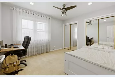 1038 S Hunt Club Drive, Mount Prospect, IL 60056 - Photo 9