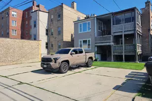 2636 W Berwyn Ave, Chicago, IL 60625 - Photo 3