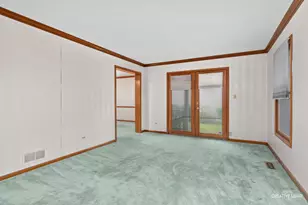 717 Queens Gate Cir, Sugar Grove, IL 60554 - Photo 3