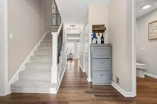 608 Wainsford Dr, Hoffman Estates, IL 60169 - Photo 5