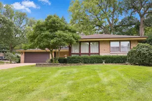 853 Edgewater Dr, Naperville, IL 60540 - Photo 1