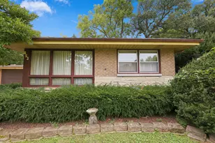 853 Edgewater Dr, Naperville, IL 60540 - Photo 5