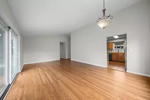 2612 Fontana Dr, Glenview, IL 60025 - Photo 5