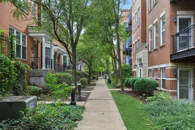 301A W Goethe Street #201, Chicago, IL 60610 - Photo 3