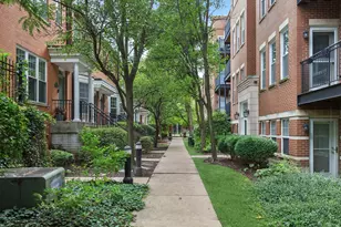 301A W Goethe St, Chicago, IL 60610 - Photo 3