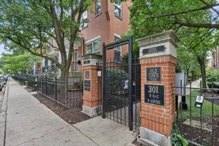 301A W Goethe St, Chicago, IL 60610 - Photo 1