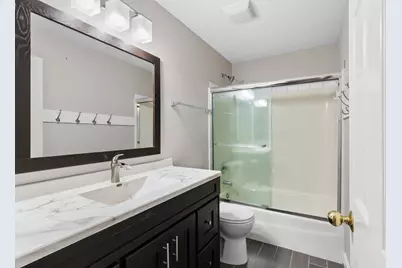 301A W Goethe Street #201, Chicago, IL 60610 - Photo 15