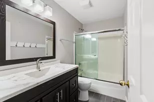 301A W Goethe St, Chicago, IL 60610 - Photo 15