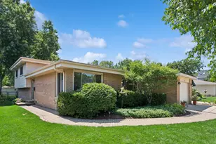 1746 Richfield Ave, Highland Park, IL 60035 - Photo 1