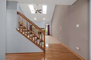2012 Clover Ln, Woodridge, IL 60517 - Photo 3