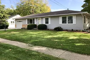 936 Somonauk St, Sycamore, IL 60178 - Photo 1