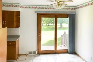 936 Somonauk St, Sycamore, IL 60178 - Photo 3
