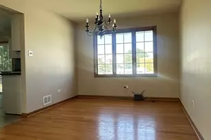 6828 Westview Dr, Oak Forest, IL 60452 - Photo 3