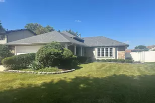 6828 Westview Dr, Oak Forest, IL 60452 - Photo 1