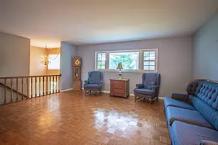 1379 Cumberland Cir W, Elk Grove Village, IL 60007 - Photo 3