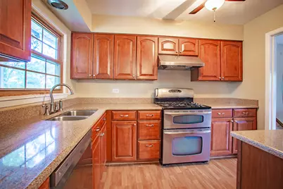1379 Cumberland Circle W, Elk Grove Village, IL 60007 - Photo 5