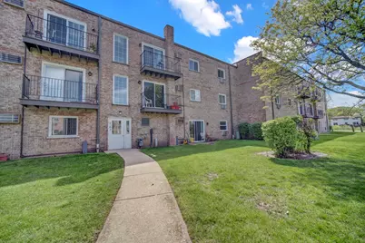 159 W Elk Trail #359, Carol Stream, IL 60188 - Photo 1