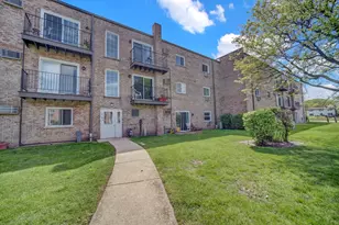 159 W Elk Trail, Carol Stream, IL 60188 - Photo 1