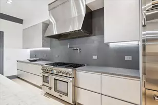 1318 N Astor St, Chicago, IL 60610 - Photo 33