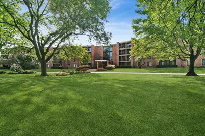 1605 E Central Road #213-B, Arlington Heights, IL 60005 - Photo 1