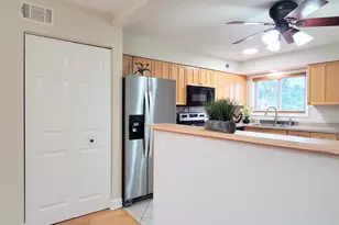 9374 Bay Colony Dr, Des Plaines, IL 60016 - Photo 11