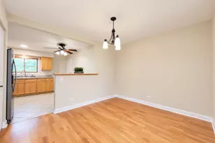 9374 Bay Colony Dr, Des Plaines, IL 60016 - Photo 9