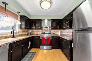 126 Bunker Hill Ave, South Elgin, IL 60177 - Photo 5