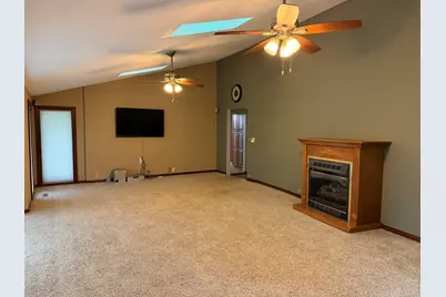 2472 W Red Oak Road, Freeport, IL 61032 - Photo 9