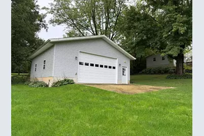 2472 W Red Oak Road, Freeport, IL 61032 - Photo 47
