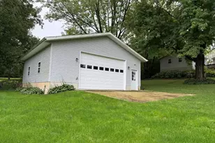 2472 W Red Oak Rd, Freeport, IL 61032 - Photo 47
