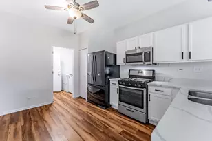 2525 Looking Glass Ct, Aurora, IL 60502 - Photo 5