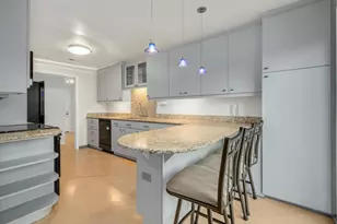 701 Lake Hinsdale Dr, Willowbrook, IL 60527 - Photo 13