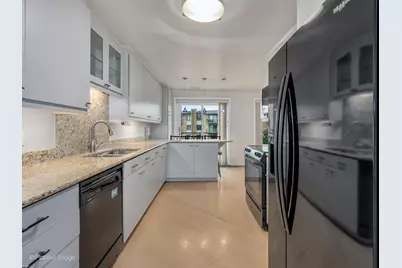701 Lake Hinsdale Drive #410, Willowbrook, IL 60527 - Photo 9