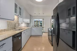 701 Lake Hinsdale Dr, Willowbrook, IL 60527 - Photo 9