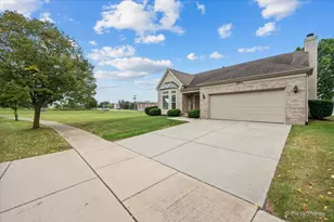 664 Mayfair Dr, Carol Stream, IL 60188 - Photo 3